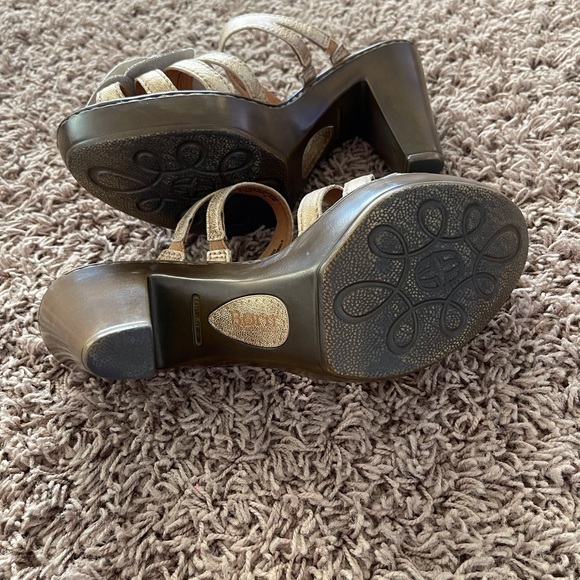 BORN - Picture 5 of 6